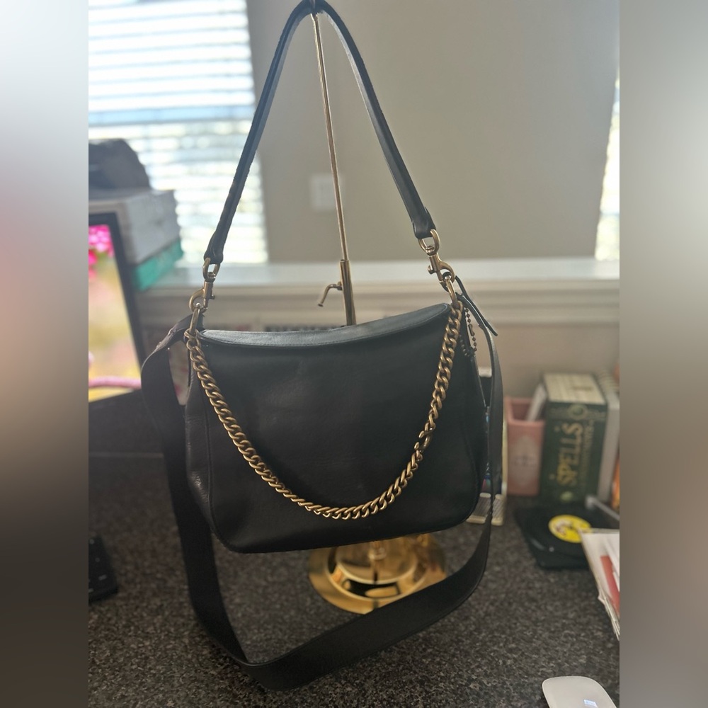 Elegant Black Leather Shoulder Bag